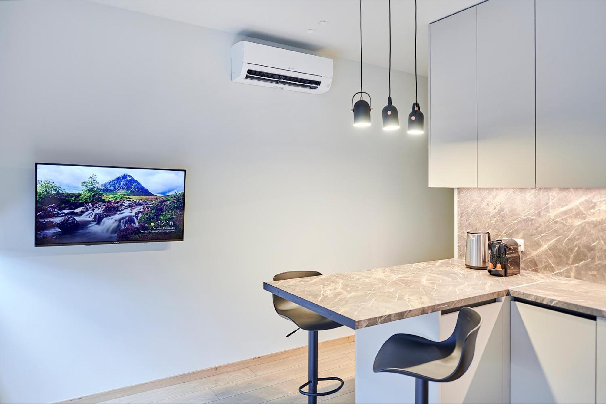 City-Center Apartment In Vibrant Monastiraki, Atenas Exterior foto